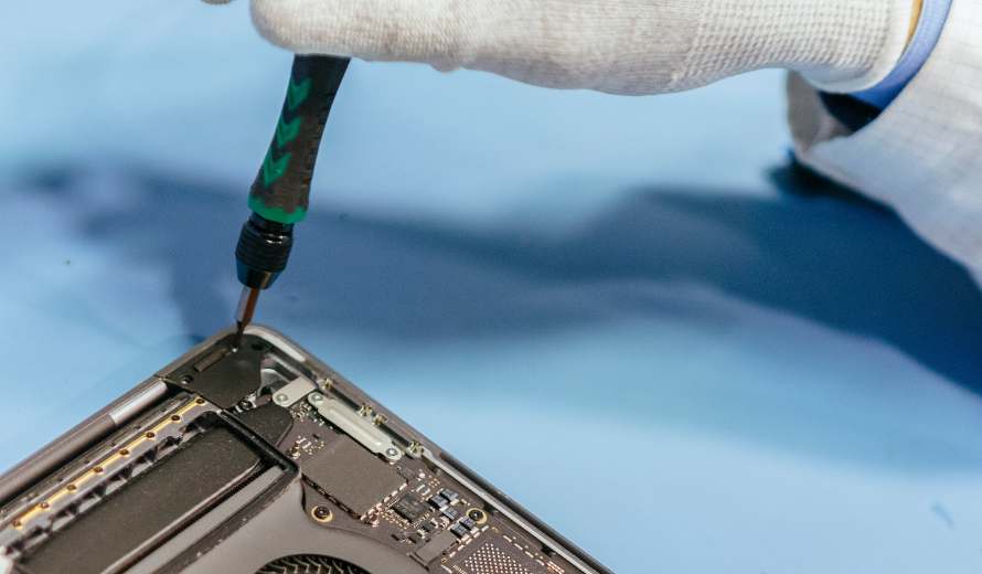 Uno de los mayores aportes del mantenimiento predictivo radica en la combinación de inteligencia artificial y sensores inteligentes.